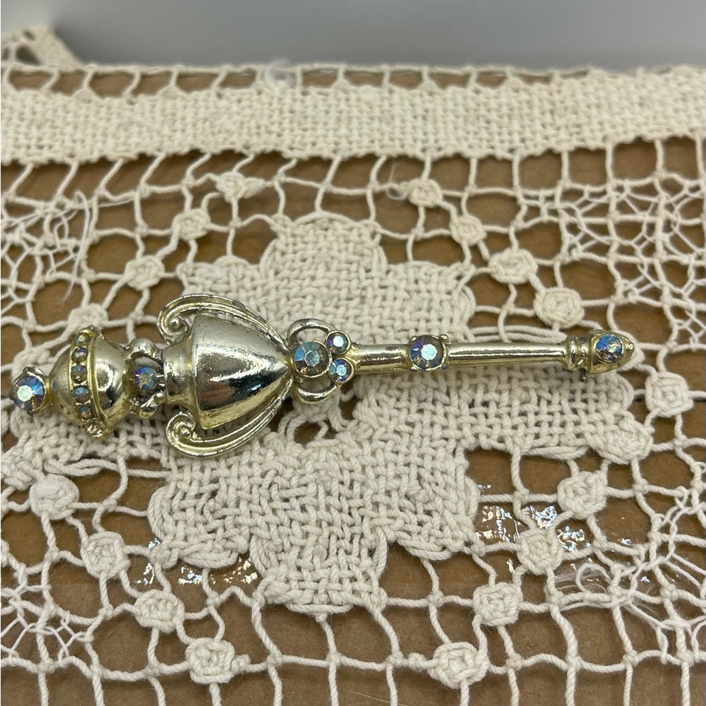 Elegant Silver Brooch with Gem‎ Accents